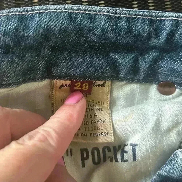 7 for all Mankind Bootcut Jean A-pocket style size 28. Denim. - Picture 11 of 16